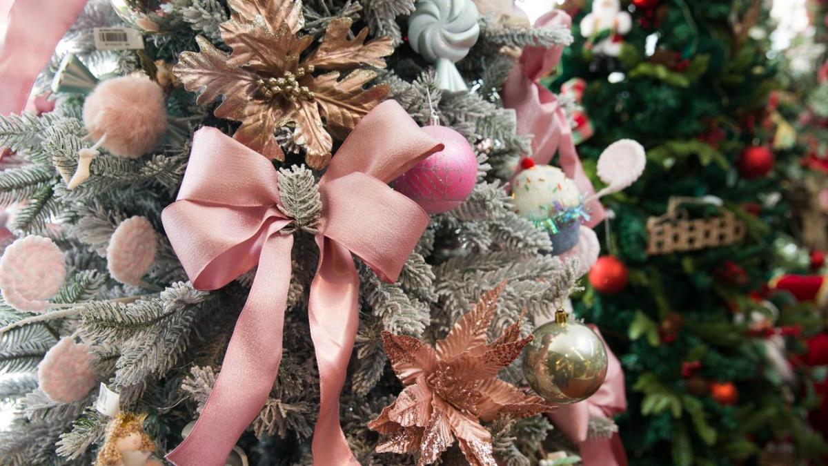 Candy colors e temática invernal são destaques nas decorações natalinas para 2022
